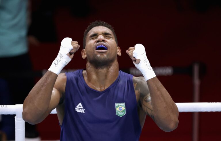 Com medalha garantida no boxe, Abner Teixeira sonha em comprar casa para a mãe