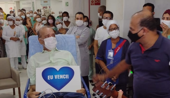 Bareta recebe alta após mais de 100 dias de internação por covid