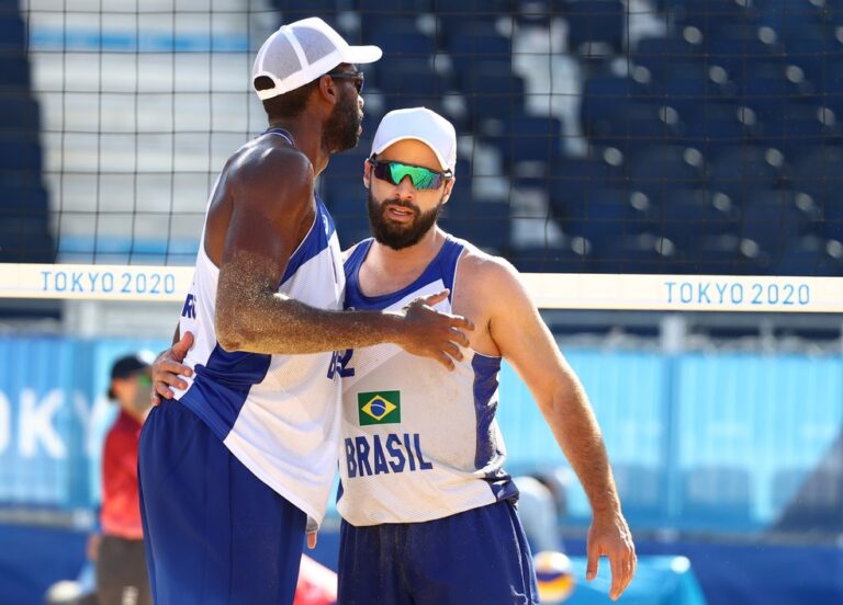Evandro e Bruno Schmidt vencem marroquinos no vôlei de praia