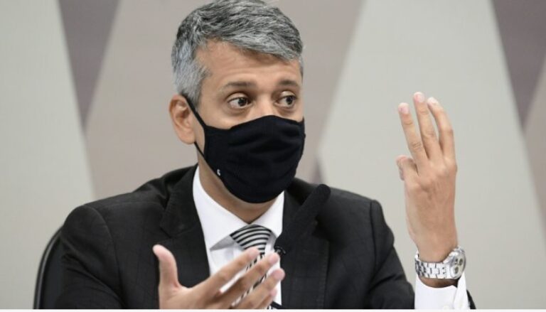 Ex-diretor da Saúde preso na CPI paga fiança de R$ 1.100 e é liberado após 5h