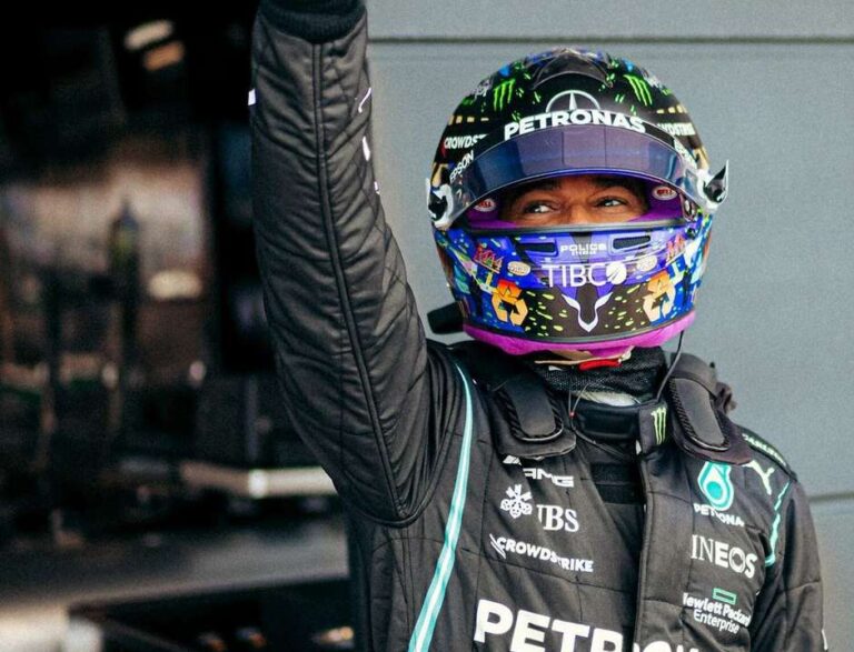 Hamilton supera Verstappen na Inglaterra e sai na frente