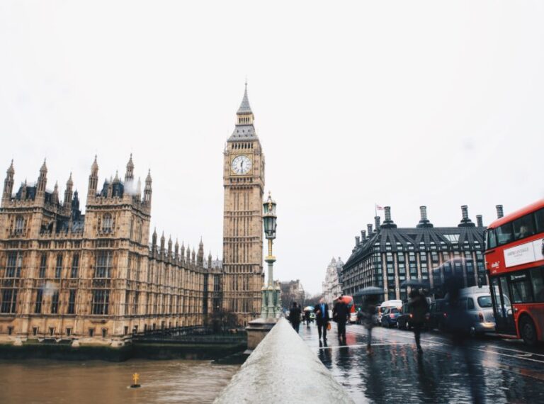 Inglaterra decreta o fim do uso obrigatório de máscaras