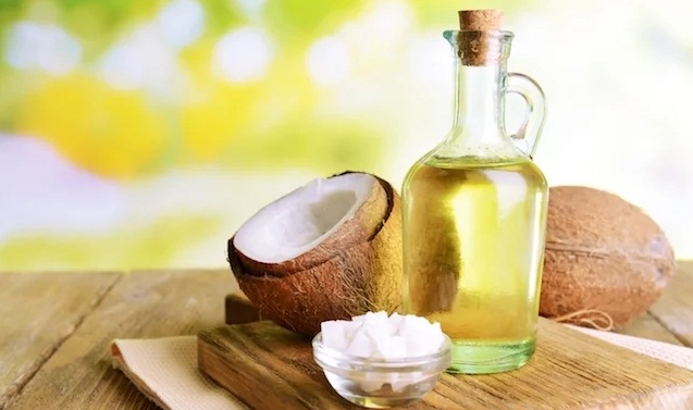 Óleo de coco: saiba os benefícios do alimento para sua saúde e rotina