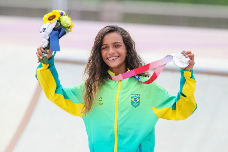 Rayssa Leal encanta o Brasil com medalha histórica no skate