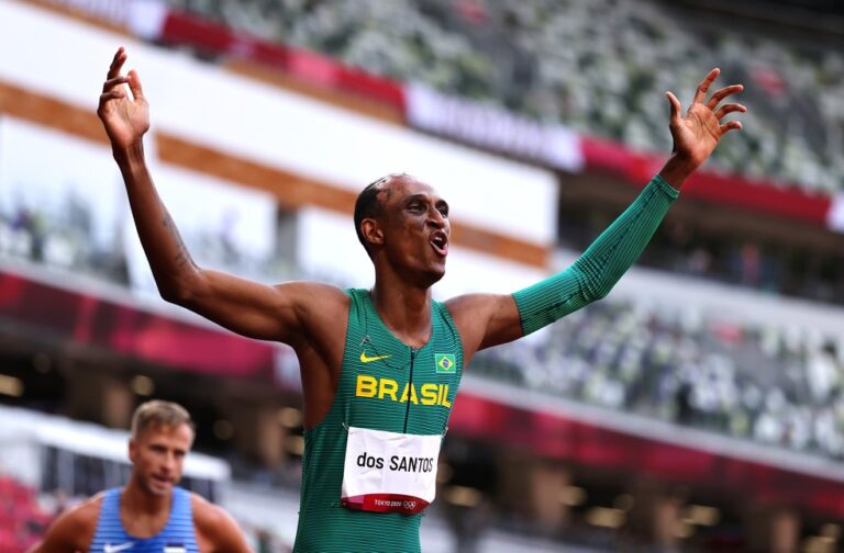 Alison dos Santos conquista bronze nos 400m com barreiras