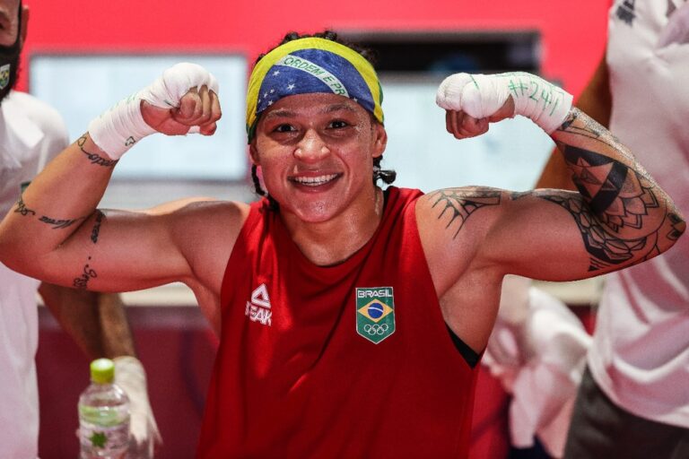 Beatriz Ferreira vai às semis e garante terceira medalha do boxe