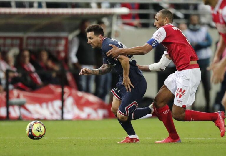Na estreia de Messi, Mbappé faz 2, ofusca astro e PSG vence
