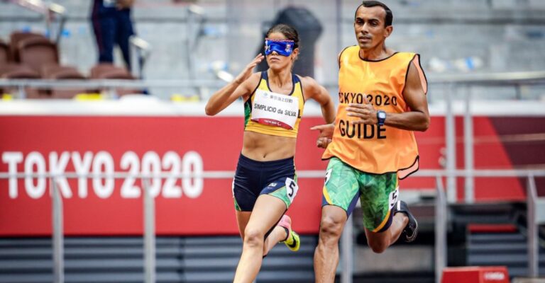 Paralimpíada: Thalita Simplício fica com a prata nos 400 m classe T11