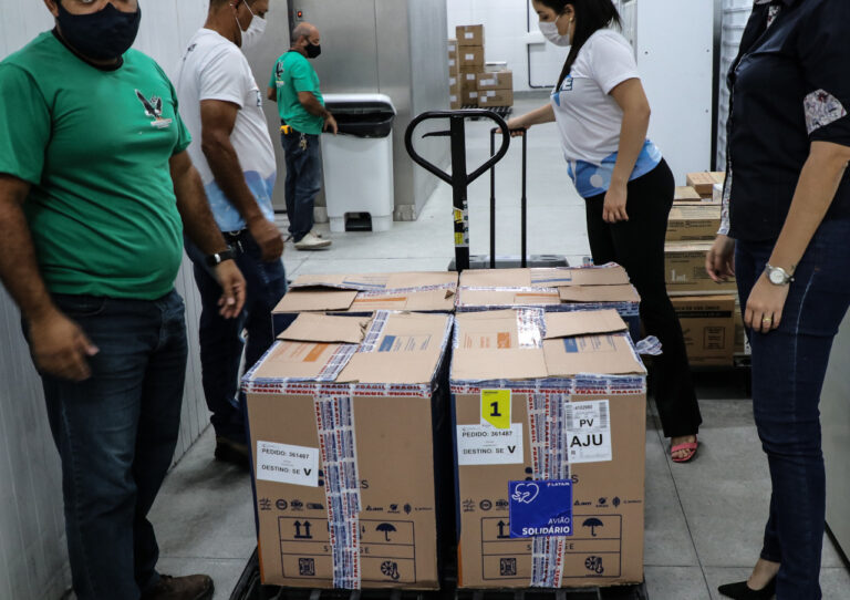 Sergipe recebe mais de 26 mil doses de vacinas contra a Covid-19