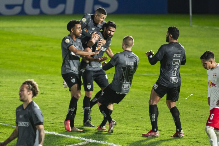 Sergipano Diego Costa entra na etapa final e festeja estreia no Atlético-MG com gol