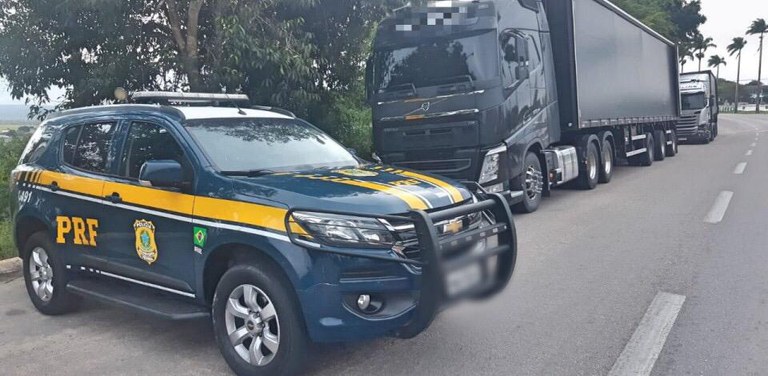 PRF apreende mercadoria sem documentação legal