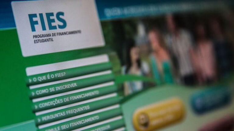 ‘Me formar virou um pesadelo’: os brasileiros endividados com o Fies