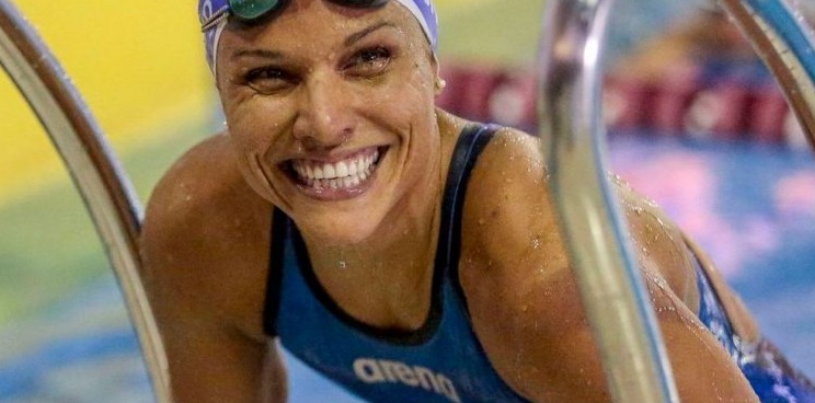 Maria Carolina Santiago vence ouro e quebra recorde paralímpico na natação