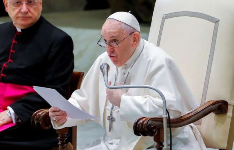 Papa Francisco faz apelo por vacinação