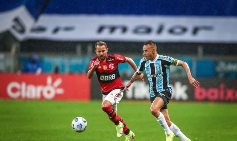 Flamengo e Grêmio duelam em busca de vaga na semifinal