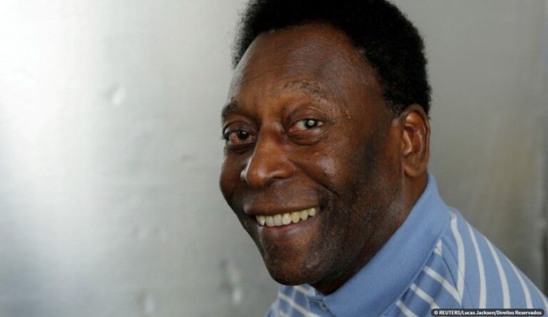 Pelé faz cirurgia para retirada de tumor no cólon