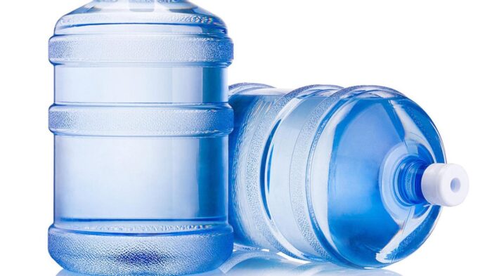 Água mineral encanada pode ser opção para diminuir consumo de garrafas PET