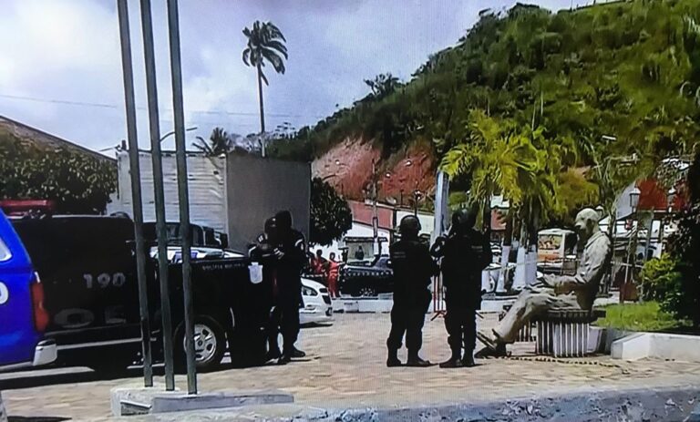 Homem invade Prefeitura de Laranjeiras e mantém funcionária como refém
