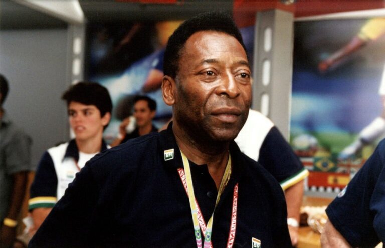 Internado para tratar câncer, Pelé se recupera de infecção urinária