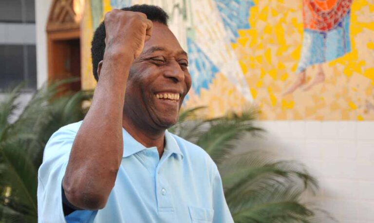 Estado de saúde de Pelé melhora, mas ainda não há previsão de alta