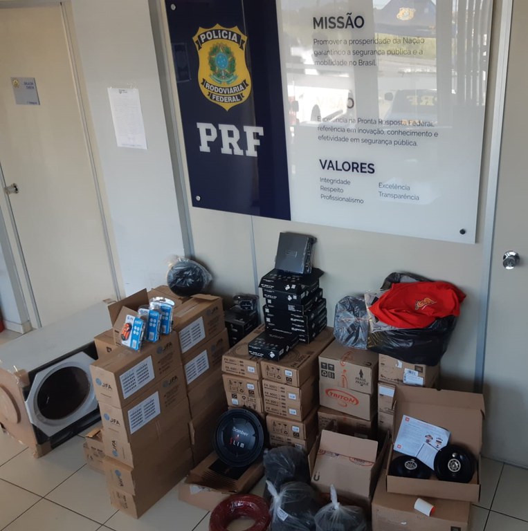 PRF apreende mercadorias sem nota fiscal