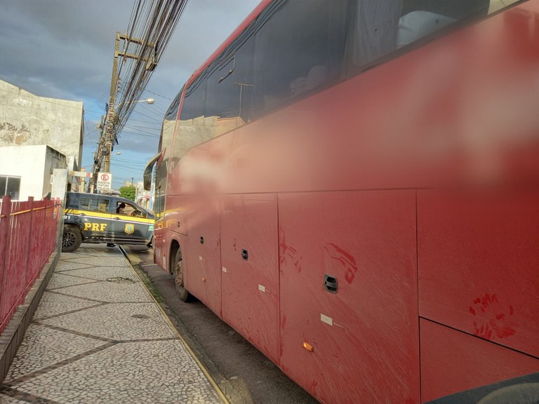 PRF detém suspeito de importunação sexual em ônibus interestadual