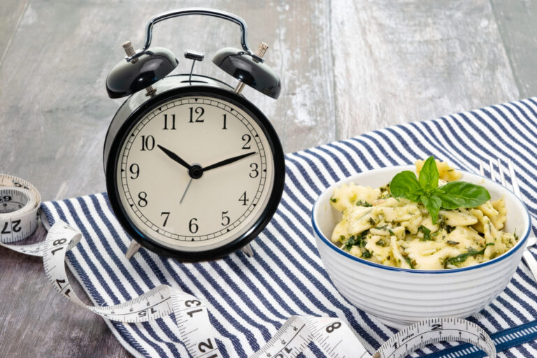 Médica esclarece sobre dietas para emagrecimento