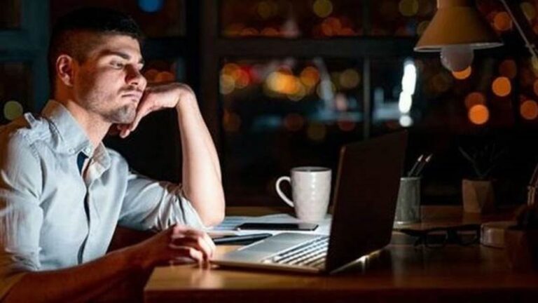 Por que geração millenial enfrenta estresse e burnout em cargos de chefia