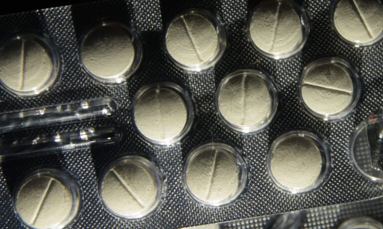 Anvisa suspende autorização de uso de medicamento contra covid-19