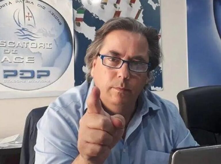 Líder de grupo negacionista italiano diz que vai se vacinar após quase ir para a UTI com covid-19