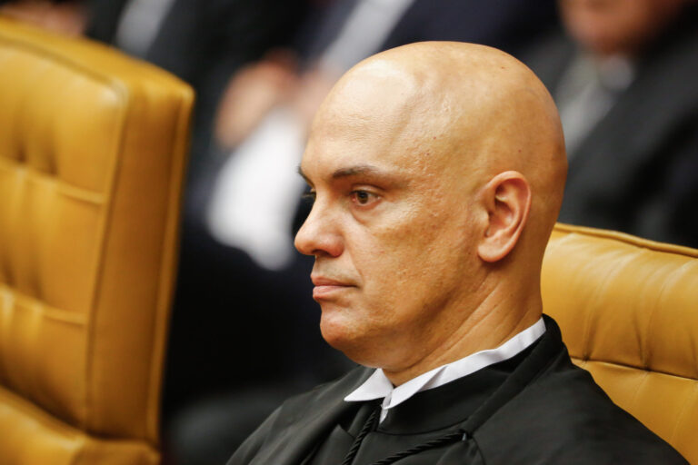 New York Times questiona resolução do TSE: “Um homem pode agora decidir o que pode ser dito online no Brasil”
