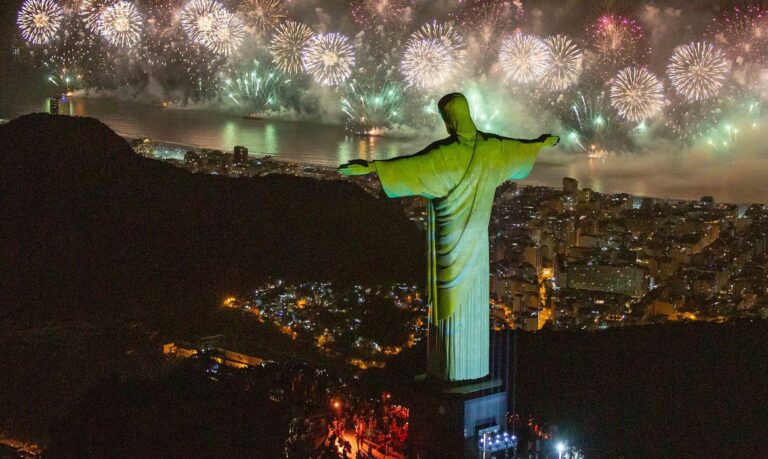 Zeca Pagodinho, Iza e Martnália são atrações no réveillon do Rio