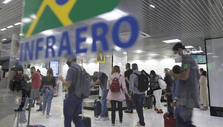 Passageiros podem pedir reembolso de gastos pela greve de aeronautas
