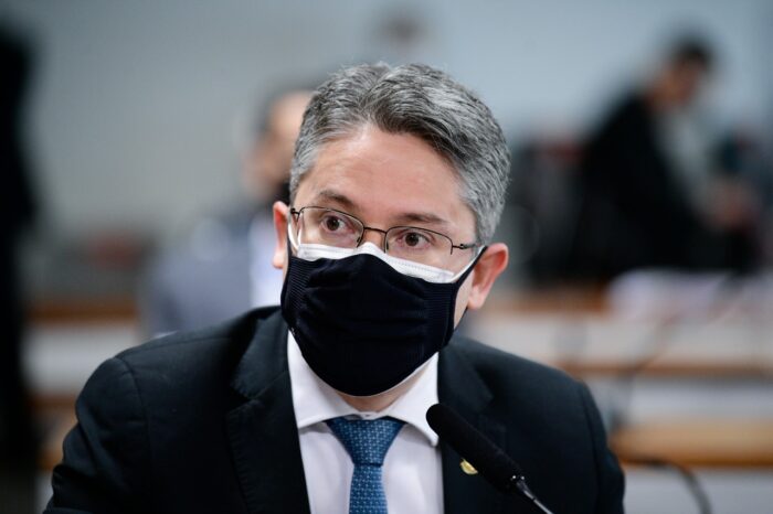 Senador Alessandro aciona MPT sobre denúncias de atrasos de salários