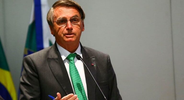 Jair Bolsonaro é hospitalizado nos Estados Unidos com dores abdominais