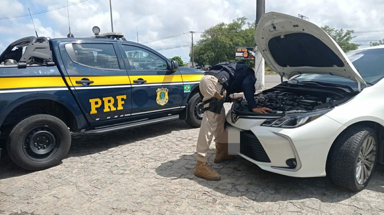 PRF recupera na BR-235 veículo roubado no Rio de Janeiro/RJ