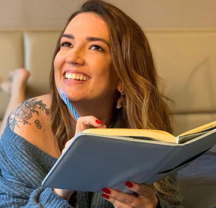 Martha Mendonça celebra mais uma primavera nesta terça-feira