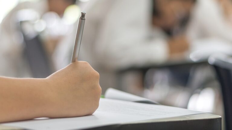 País tem mais de 30 mil vagas em mais de 180 concursos públicos abertos