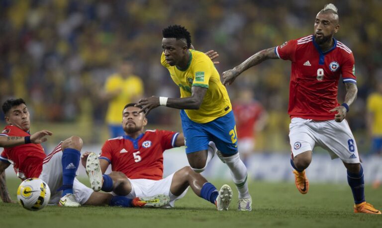 Brasil goleia no Maracanã, segue invicto nas Eliminatórias e complica o Chile