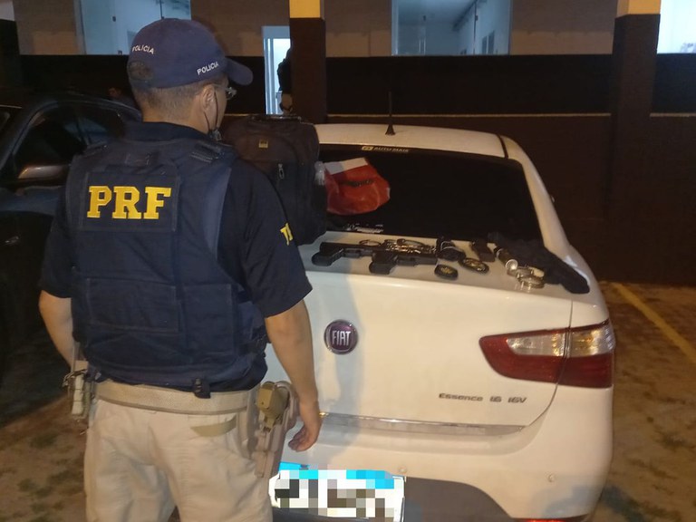 PRF prende 3 homens que se passavam por policiais e oficial de justiça