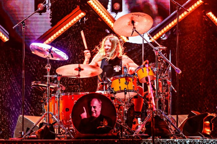 Foo Fighters cancela show no Lollapalooza após morte de Taylor Hawkins