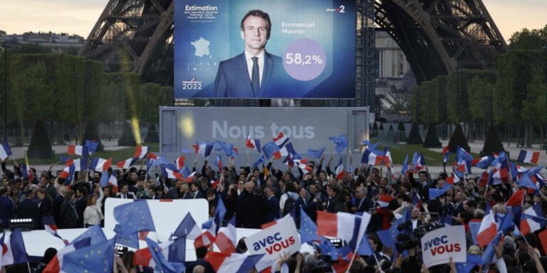 Macron vence Le Pen e é reeleito presidente na França