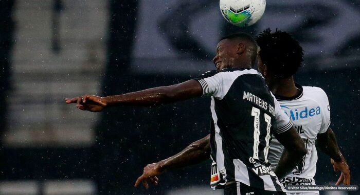 Botafogo e Corinthians se enfrentam em momentos opostos