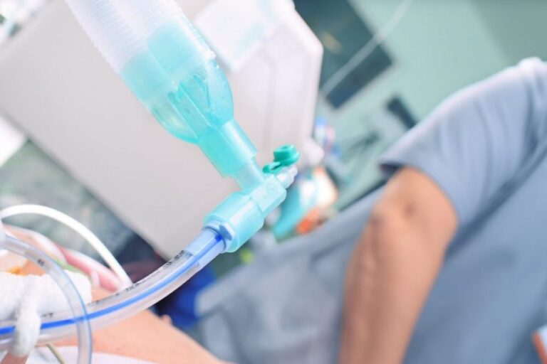 Hospitais públicos e privados de SP enfrentam escassez de medicamentos; pelo menos 22 produtos estão em falta no estado