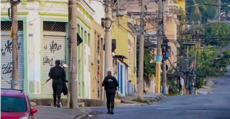 Sobe para 25 o número de mortos em confronto nas favelas da Penha