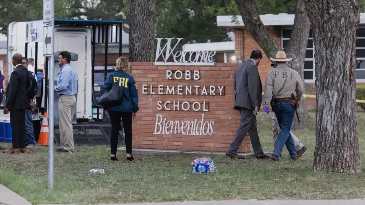 Ataque em escola primária deixa 21 pessoas mortas nos Estados Unidos