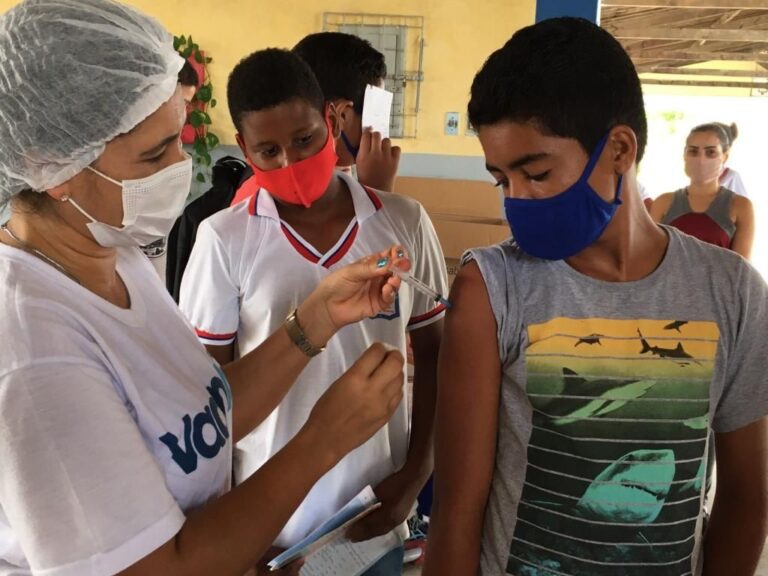 Aracaju inicia dose de reforço para adolescentes nesta segunda