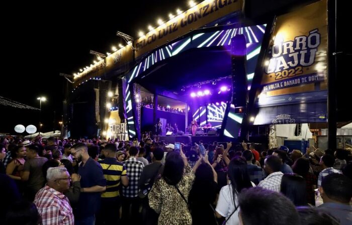 Mano Walter, Jorge de Altinho e Sena comandam a terceira noite de Forró Caju