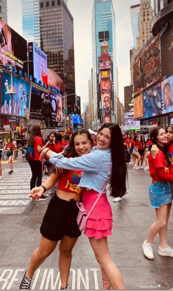 Júlia Delfina curte Nova York com a Papagaios Teen!!