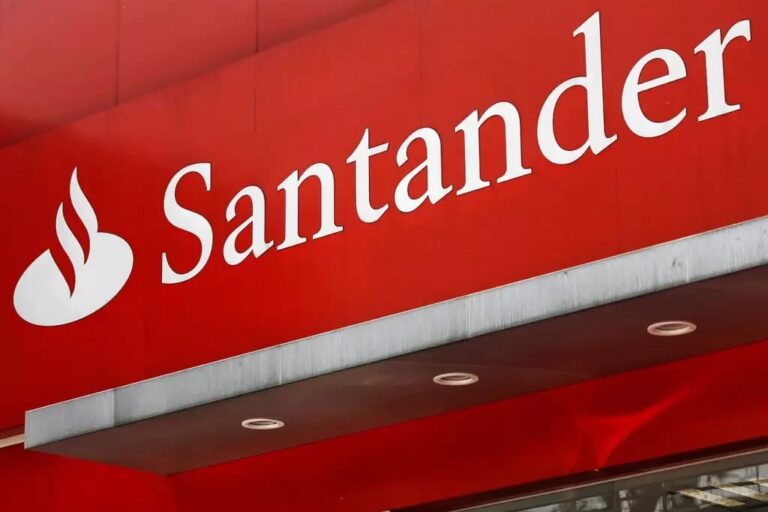 Santander oferece bolsa de R$ 4 mil para aluno pagar dívidas com a faculdade